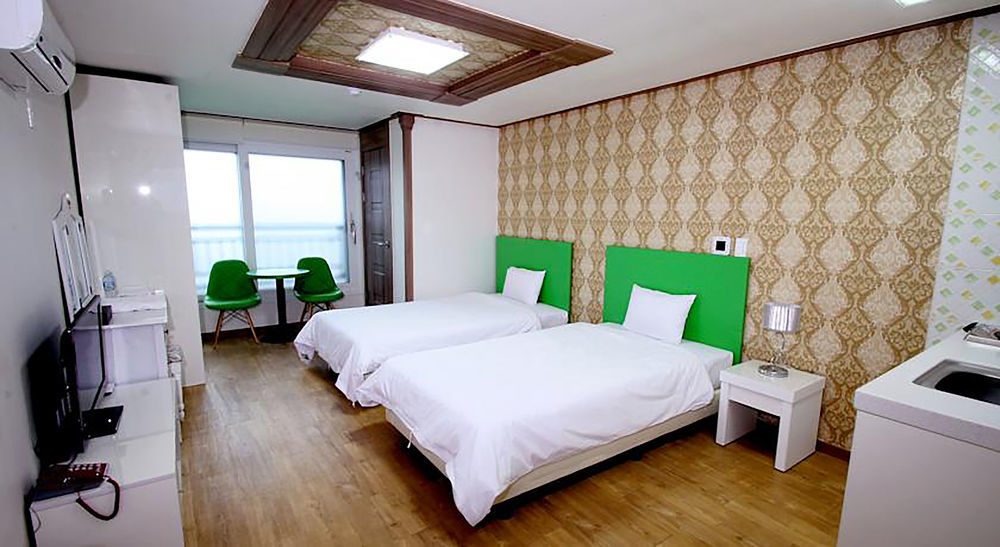 Hy Choi Hostel Seogwipo Exterior foto